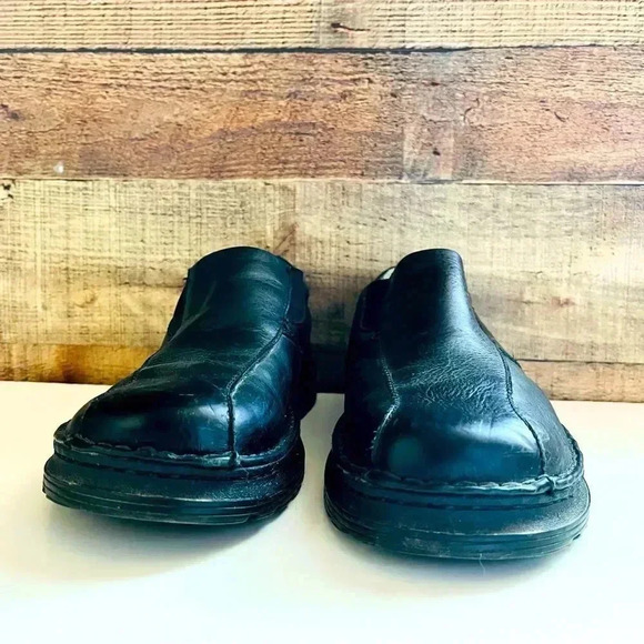 Dr. Martens Unisex Tevin Shoes - Picture 5 of 11